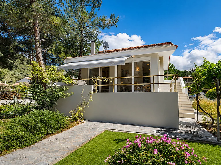 Rachoni Seafront Villa