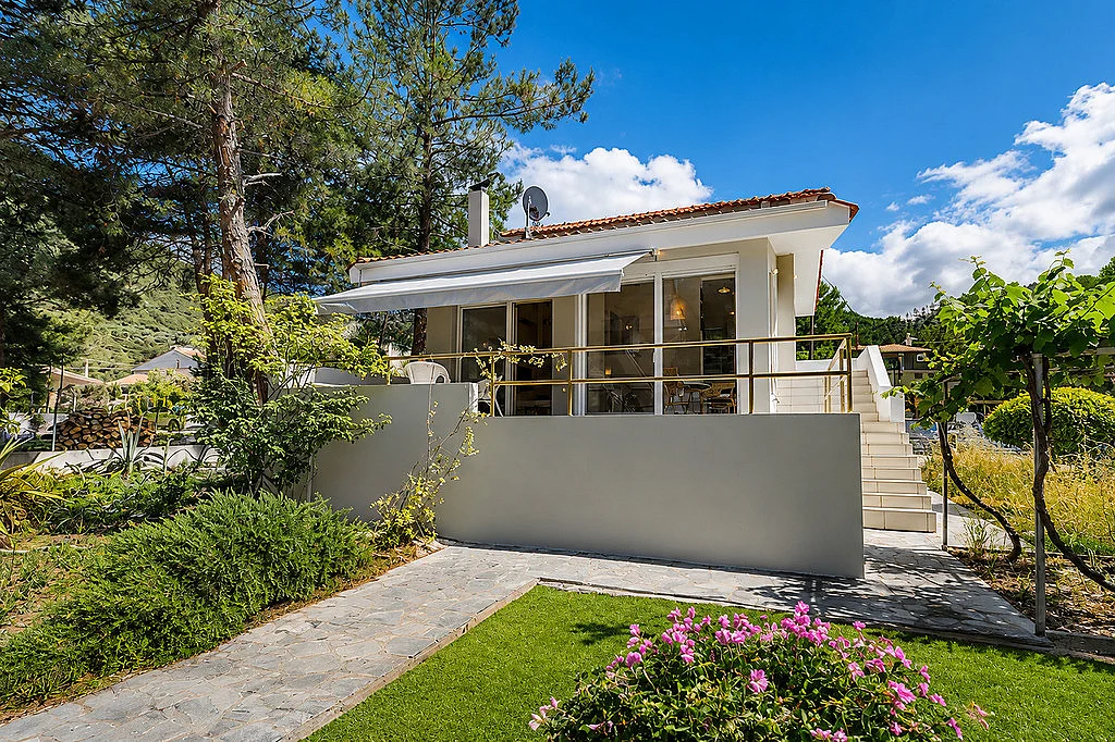 Rachoni Seafront Villa