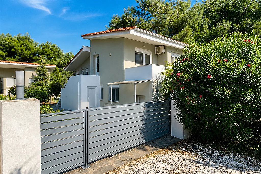Rachoni Seafront Villa